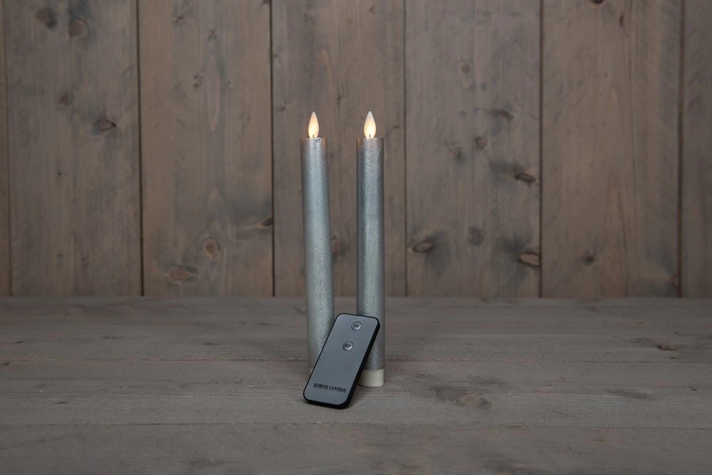 Anna’s Collection 2st. LED Rustiek Wax Diner Kaars Zilver H23 Cm 5 Anna’s Collection 2st. LED Rustiek Wax Diner Kaars Zilver H23 Cm - Afbeelding 3