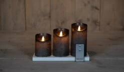 Anna’s Collection 3st. LED Rustiek Wax Stompkaars Antraciet - Ø 7,5 X H 10/12,5/15 Cm 7 Anna’s Collection 3st. LED Rustiek Wax Stompkaars Antraciet - Ø 7,5 X H 10/12,5/15 Cm -Meubeldecoratie Winkel anna s collection 3st led rustiek wax stompkaars antraciet 7 1000x584 6321ddef3d57f l