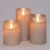 Anna’s Collection 3st. LED Rustiek Wax Stompkaars Zilver - Ø 7,5 X H 10/12,5/15 Cm -Meubeldecoratie Winkel rustieke led kaarsenset met bewegende vlam 7 5 x 10 12 5 15 1000x1000 6321ddb8e8967 l