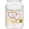 Yankee Candle Snow In Love Large Jar 1 Yankee Candle Snow In Love Large Jar -Meubeldecoratie Winkel yankee candle snow in love large jar 335x480 61d4543e0028a l